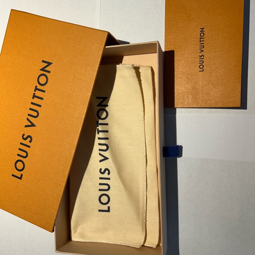 Louis Vuitton Zippy Wallet - Picture 3 of 5